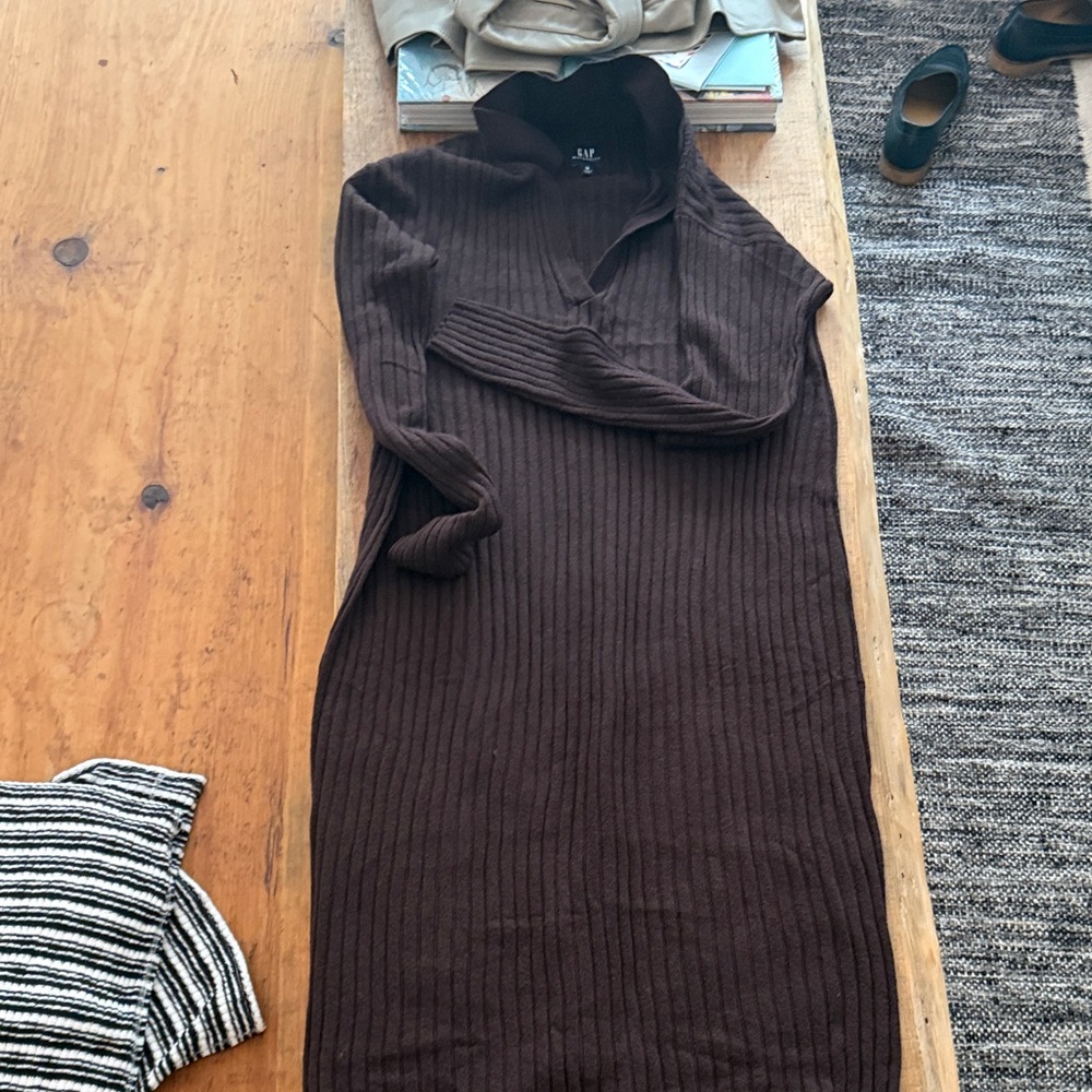 GAP Dark Brown Ribbed Knit Sweater New (no tags).